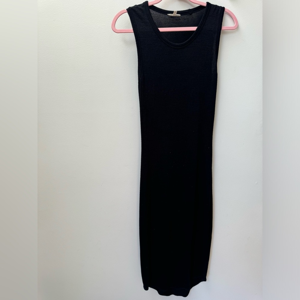Wilfred Free by Aritzia, black crew neck tank dress, super stretchy! Size: small